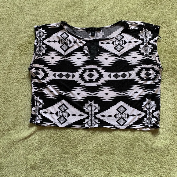 Aztec print crop top - Picture 1 of 2